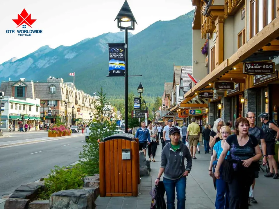 Bật mí điều kiện định cư tại Canada 3 nhieu-chinh-sach-hap-dan-danh-cho-nguoi-nhap-cu-canada
