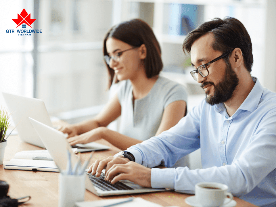 Work permit Canada và những điều cần biết 4 nguoi-lao-dong-nuoc-ngoai-phai-can-chuan-bi-nhung-giay-to-can-thiet