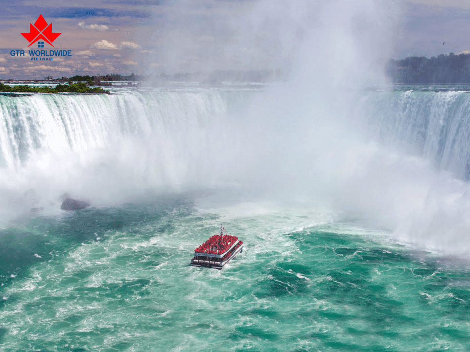 Du lịch Canada Toronto - Những địa điểm không nên bỏ lỡ 4 trai-nghiem-du-lich-o-thac-niagara-tai-toronto-canada