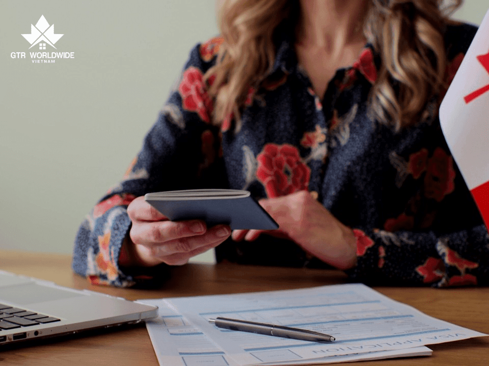 nộp hồ sơ và chờ kết quả đạt điều kiện định cư canada diện tay nghề