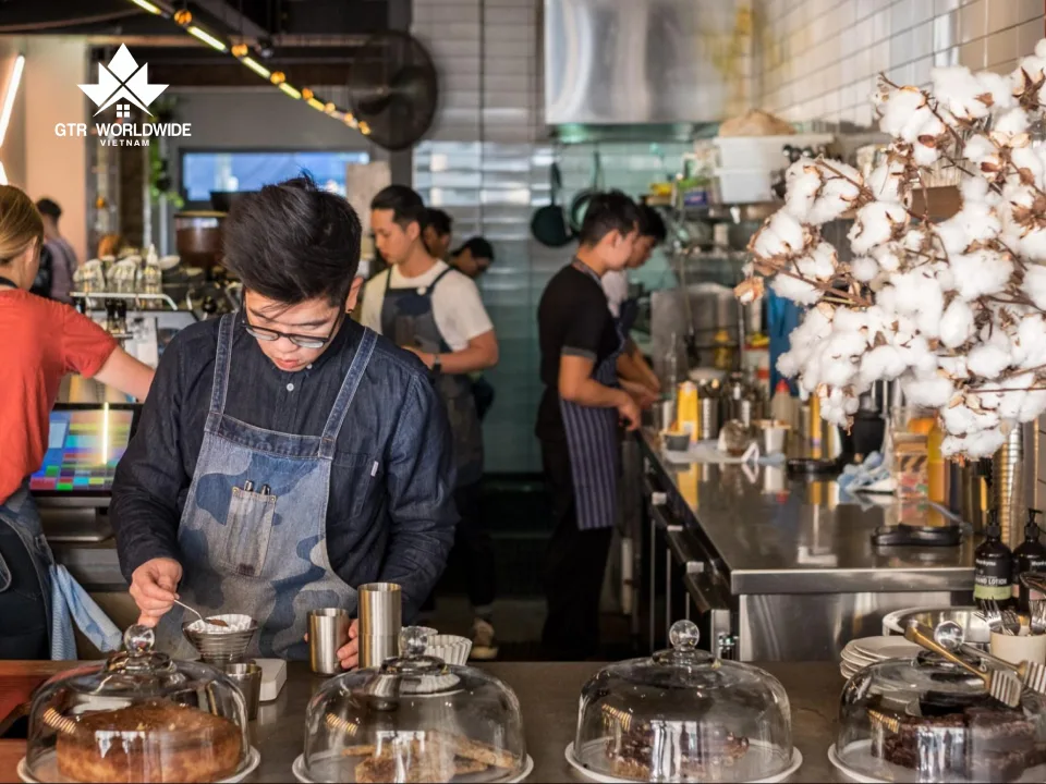 du học Canada làm thêm tại một quán cà phê