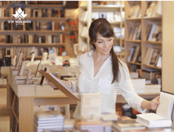 thí sinh làm thêm ở thư việt khi du học Canada làm thêm