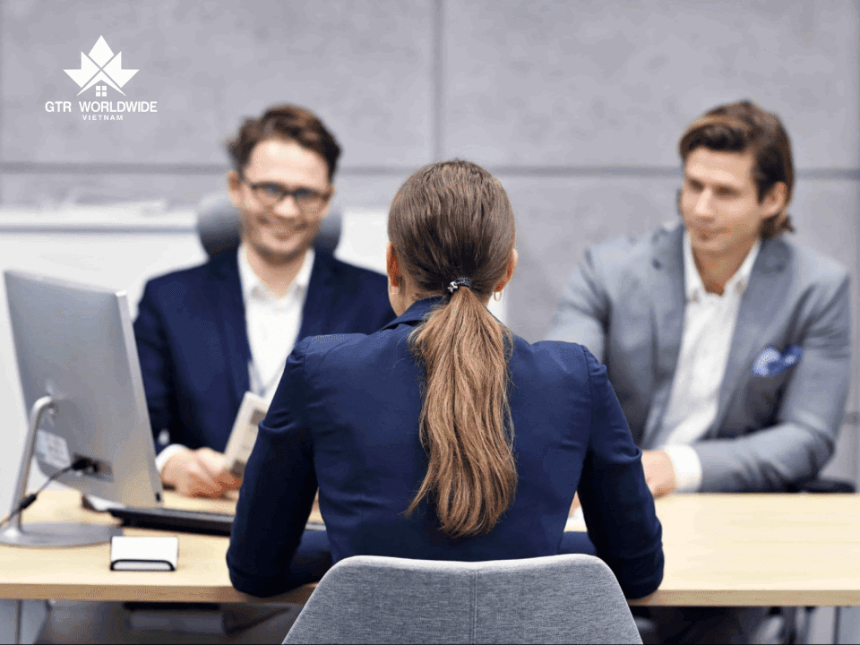 thí sinh phỏng vấn tìm việc làm thêm khi du học Canada làm thêm