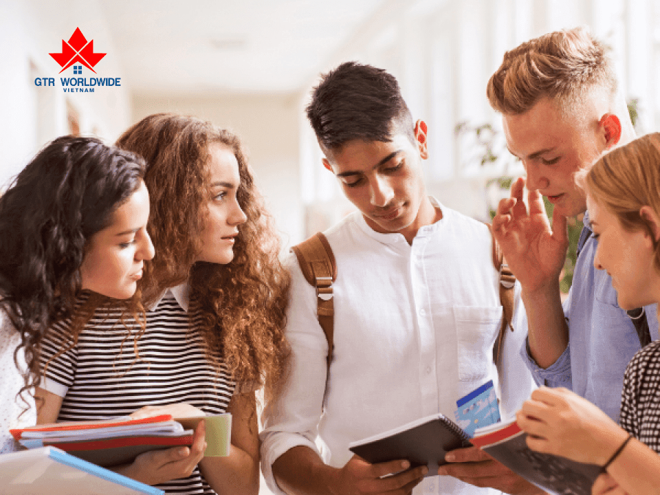 ứng viên chuẩn bị đầy đủ hồ sơ du học canada diện sds