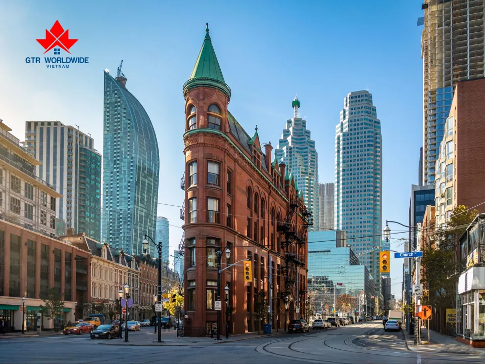 Bật mí các điểm đến hấp dẫn cho du lịch Canada tháng 10 6 du lịch canada tháng 10 tại thành phố đa văn hoá Toronto