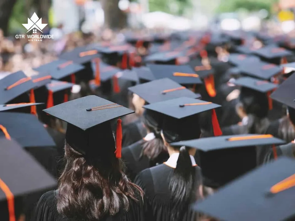 sinh viên tốt nghiệp tư vấn du học thạc sĩ canada