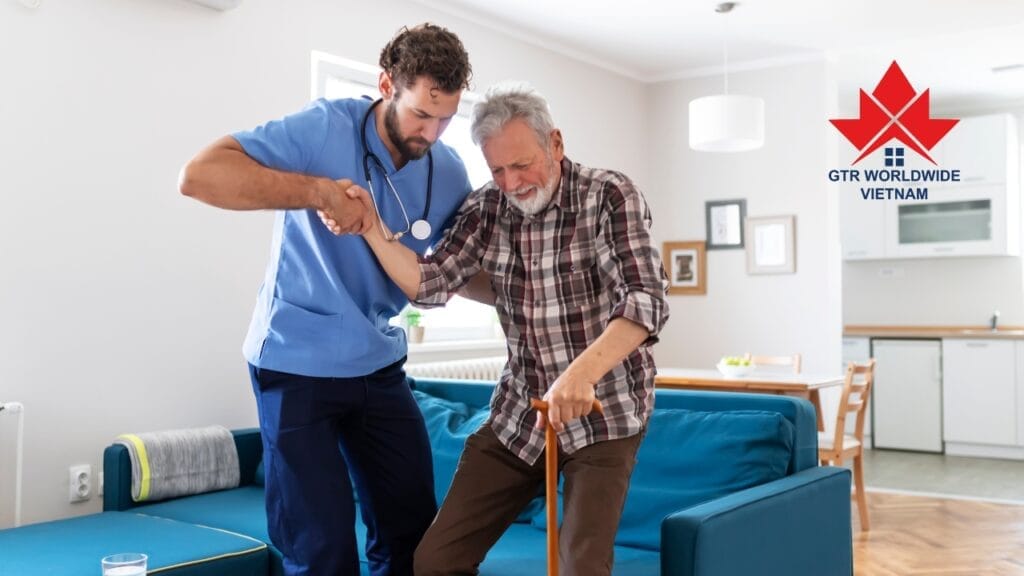 Chương trình thí điểm mới cung cấp con đường thường trú vĩnh viễn cho Người chăm sóc nước ngoài, được thông báo vào 06.2024