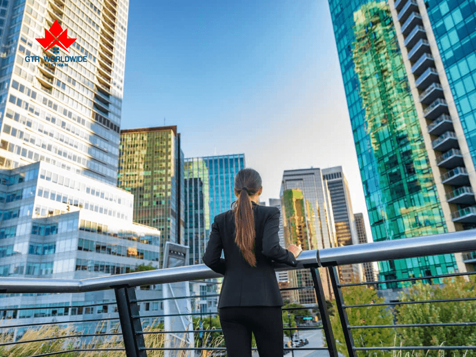 Canada dùng CRS để xếp hạng người nhập cư dựa trên tuổi, học vấn và ngôn ngữ.