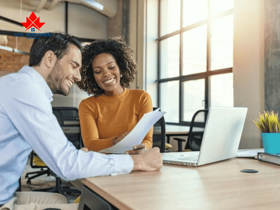 Checklist không thể thiếu cho sinh viên quốc tế khi du học tại Canada 4 Kiểm tra kỹ thông tin về bảo hiểm trước khi đến Canada du học