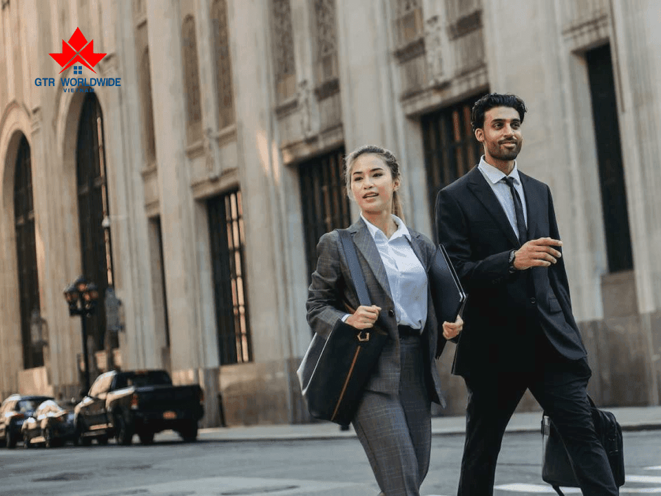 Yêu cầu tối thiểu về trình độ học vấn của chương trình AOS là bằng tốt nghiệp THPT