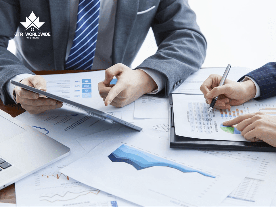Mở xe tải thực phẩm cung cấp các món ăn quốc tế cho khách hàng mang đến trải nghiệm ẩm thực đa dạng