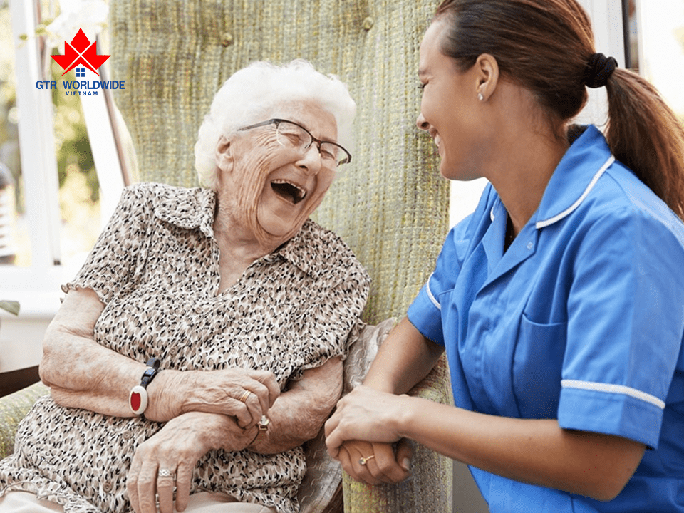 Chương trình dành cho người chăm sóc người lớn tuổi, trẻ em là cơ hội định cư tiết kiệm